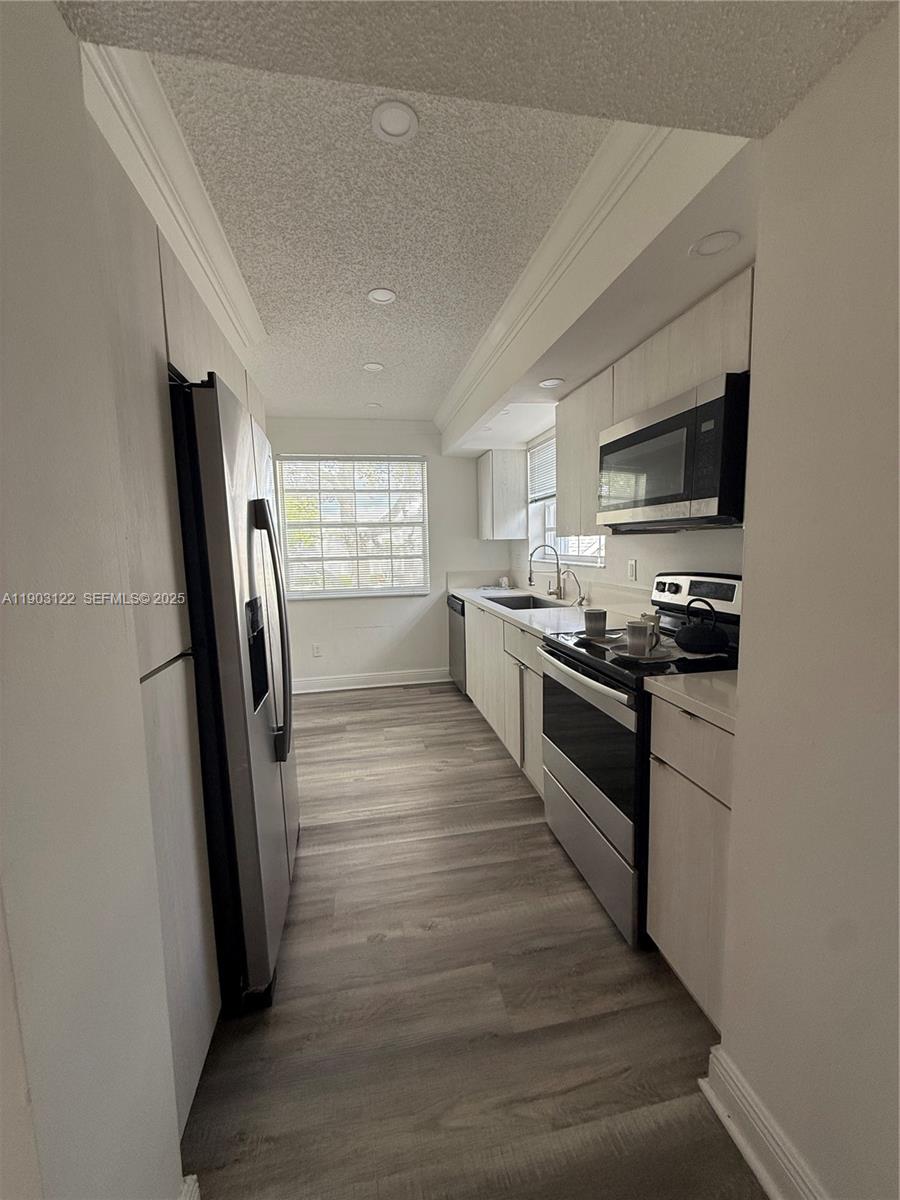 KEYS GATE CONDO NO SIX - Residential