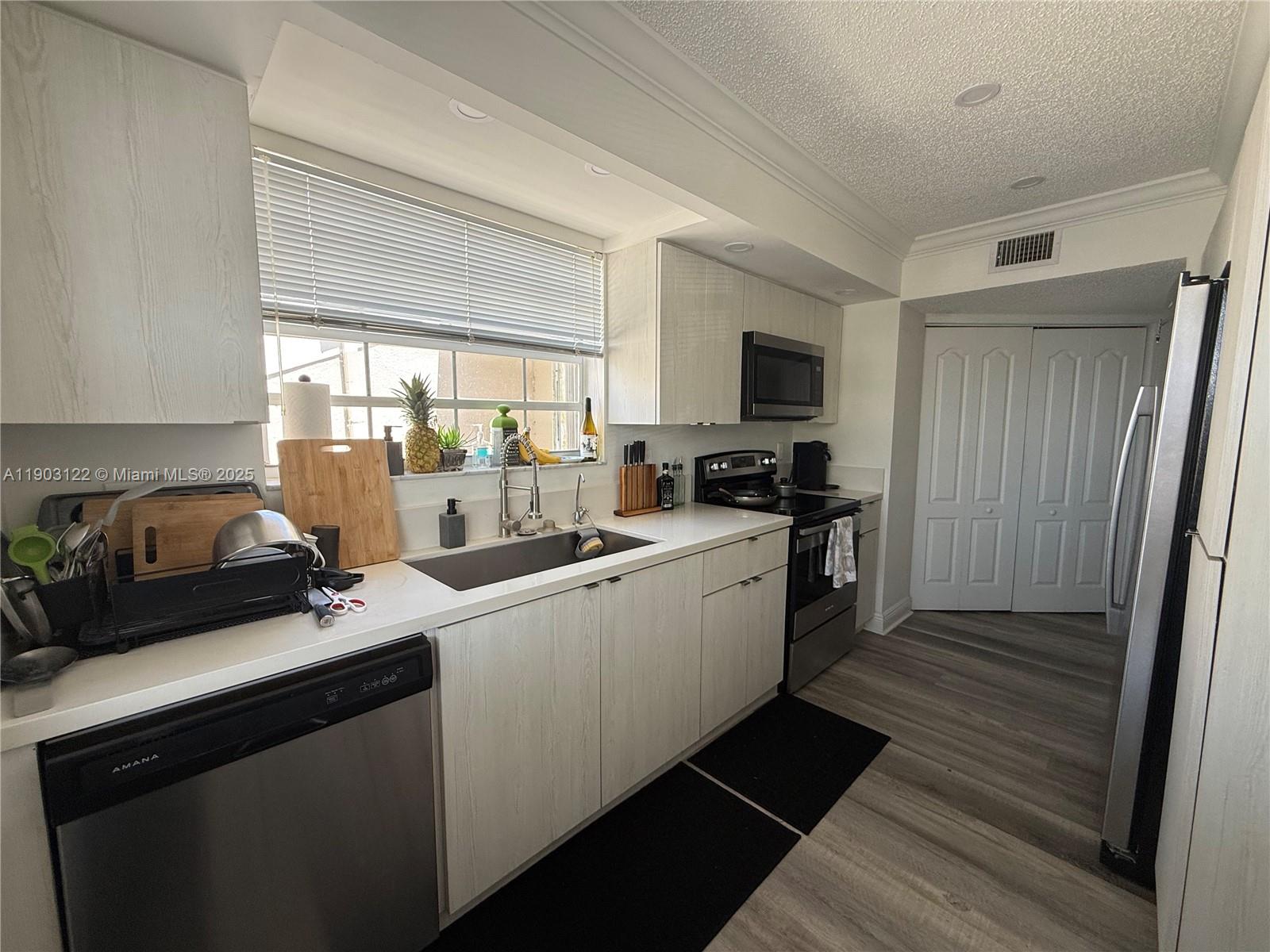 KEYS GATE CONDO NO SIX - Residential