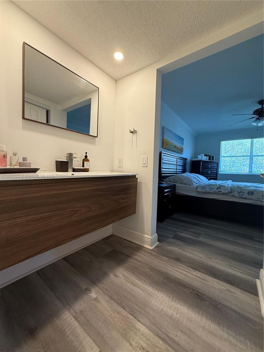 KEYS GATE CONDO NO SIX - Residential