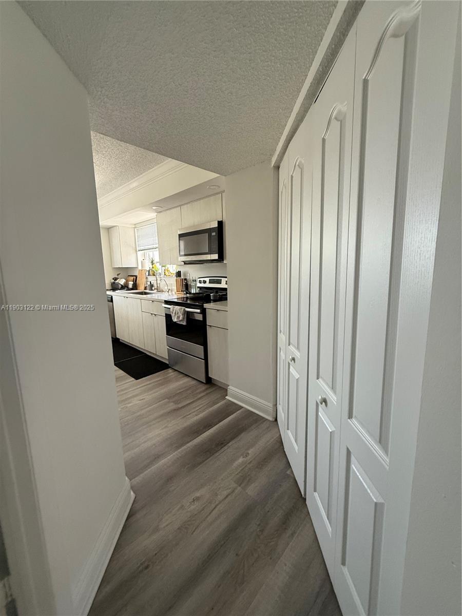 KEYS GATE CONDO NO SIX - Residential