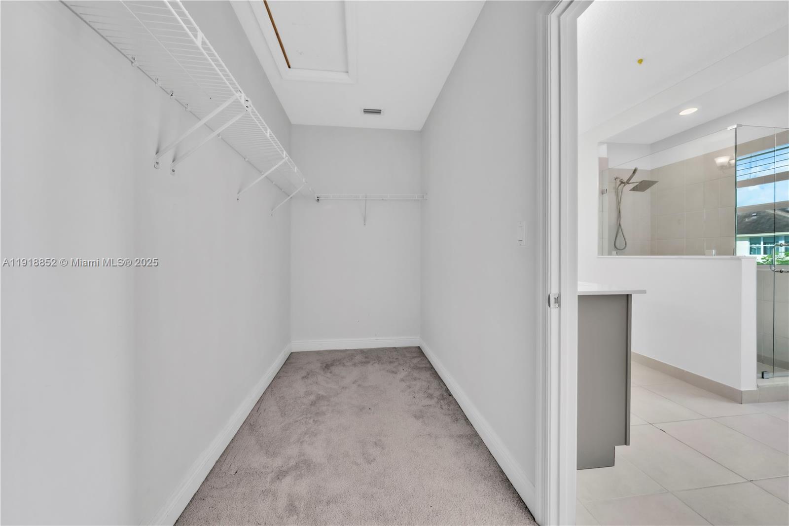 CRYSTAL LAKE 1ST SEC - Residential