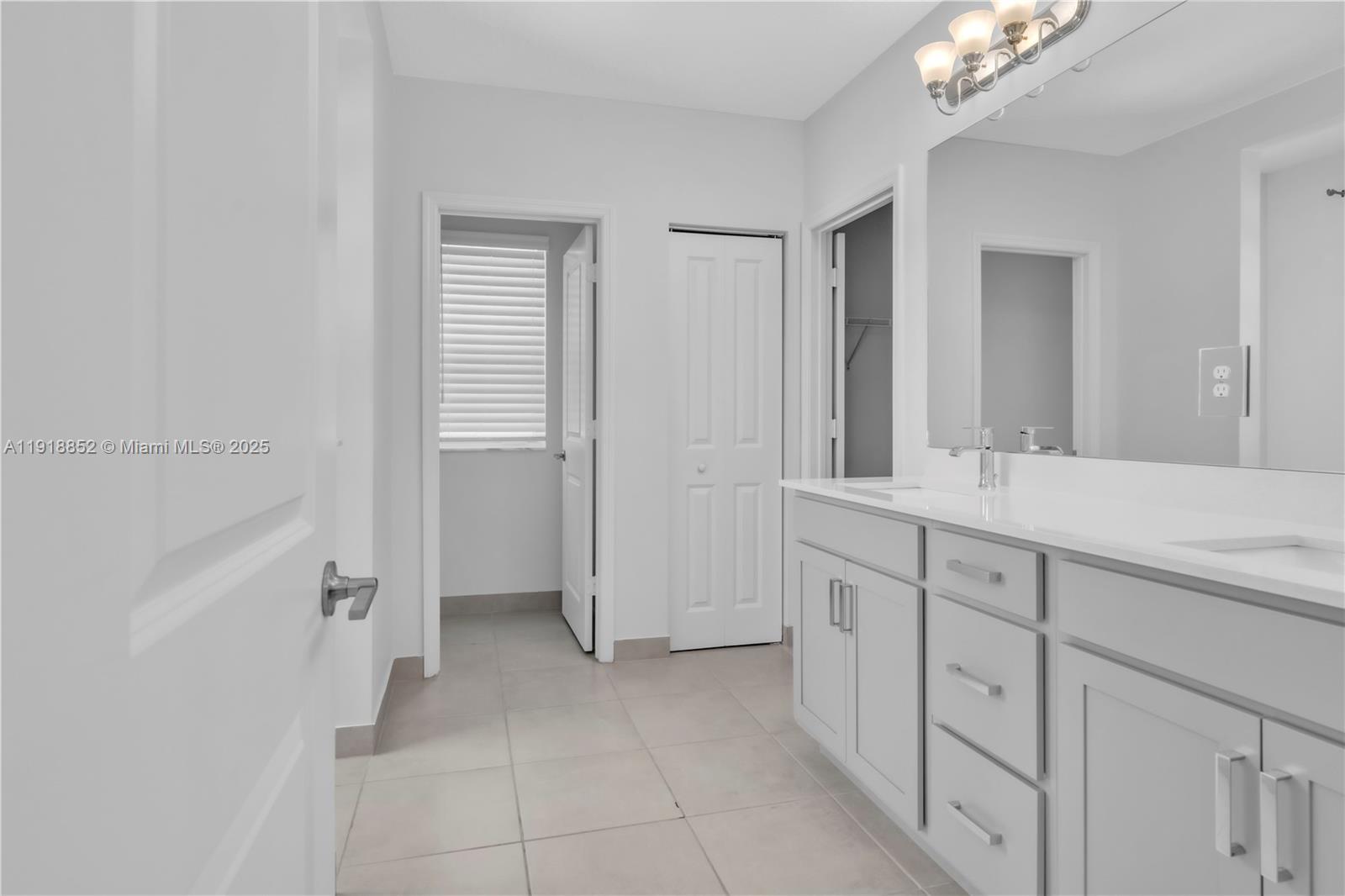 CRYSTAL LAKE 1ST SEC - Residential