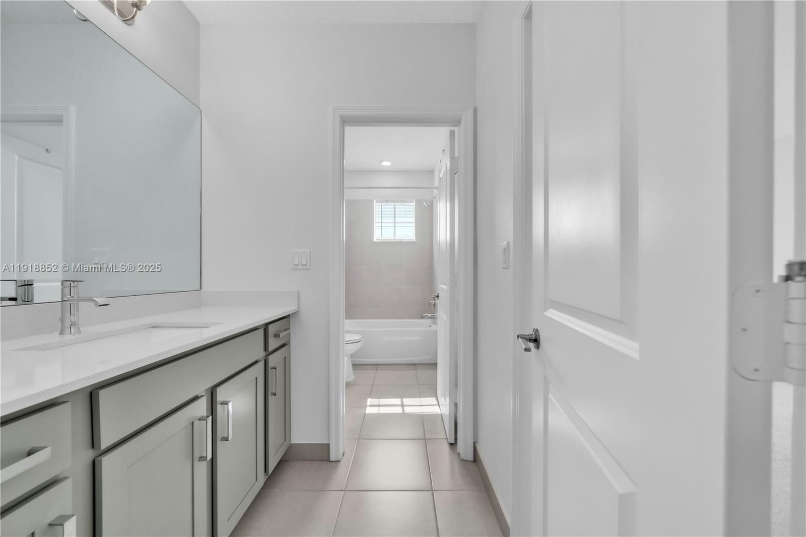 CRYSTAL LAKE 1ST SEC - Residential