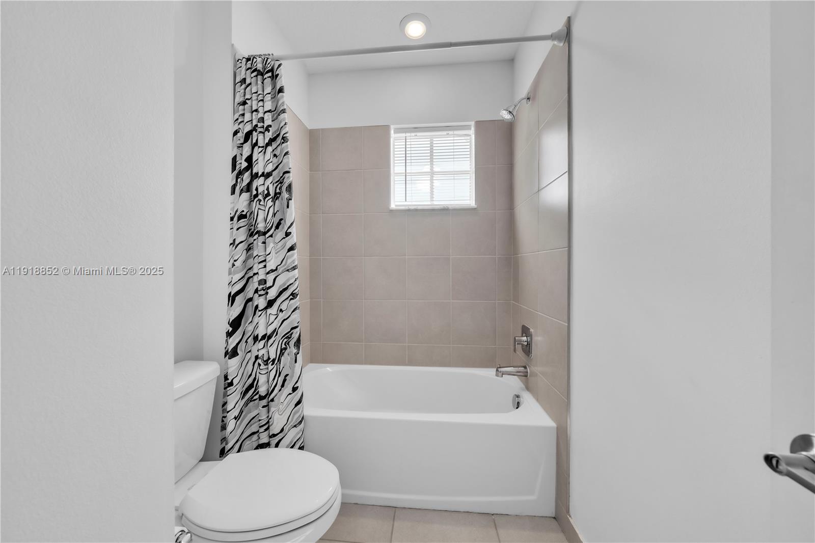 CRYSTAL LAKE 1ST SEC - Residential