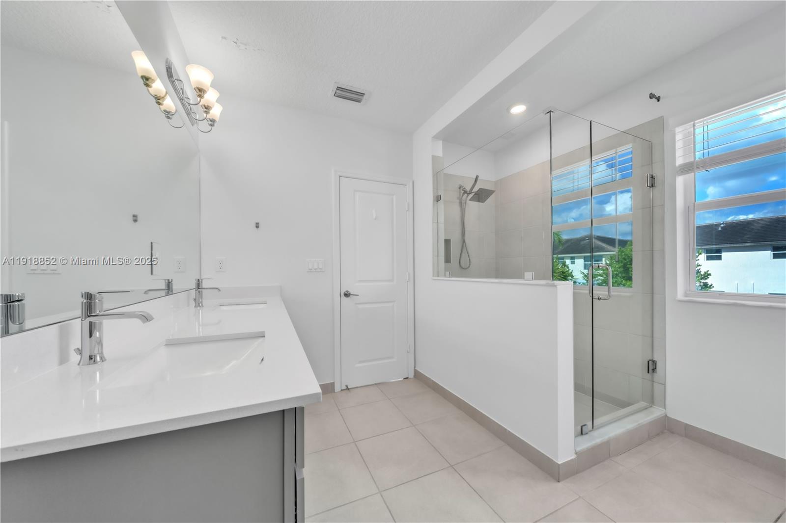 CRYSTAL LAKE 1ST SEC - Residential