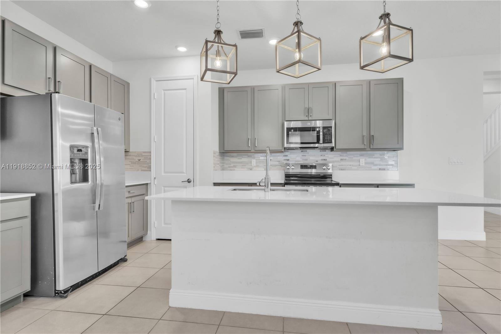 CRYSTAL LAKE 1ST SEC - Residential