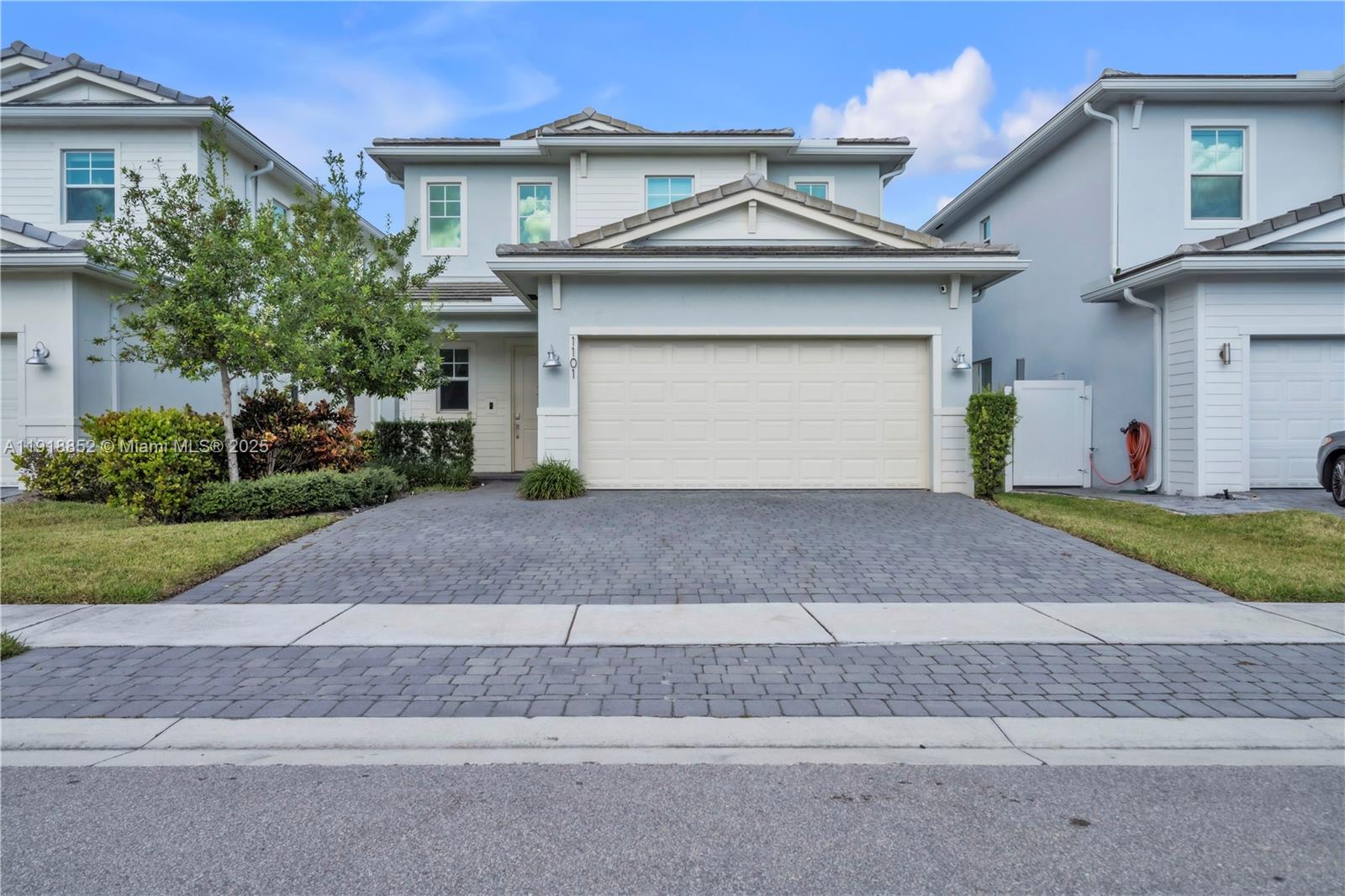 CRYSTAL LAKE 1ST SEC - Residential