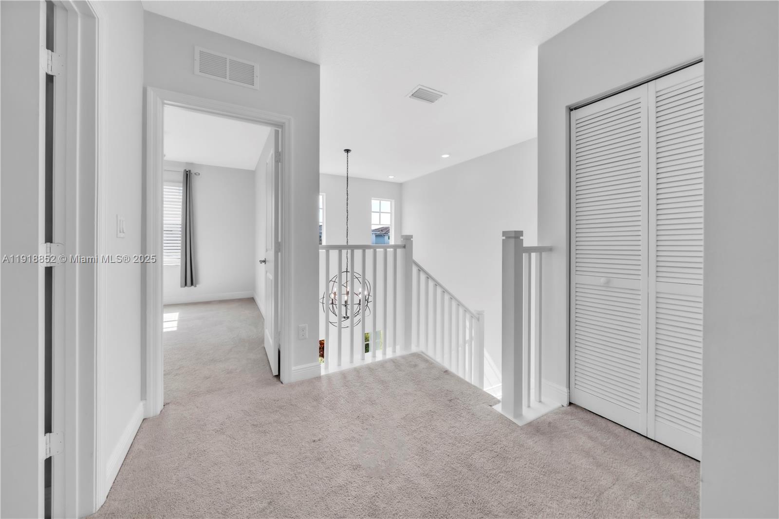 CRYSTAL LAKE 1ST SEC - Residential