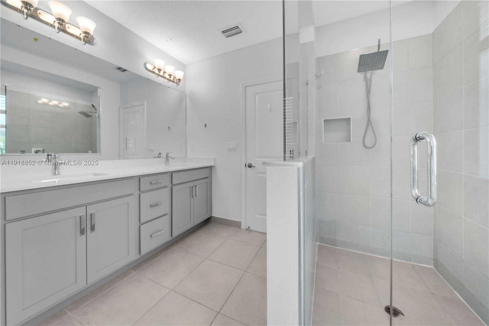 CRYSTAL LAKE 1ST SEC - Residential