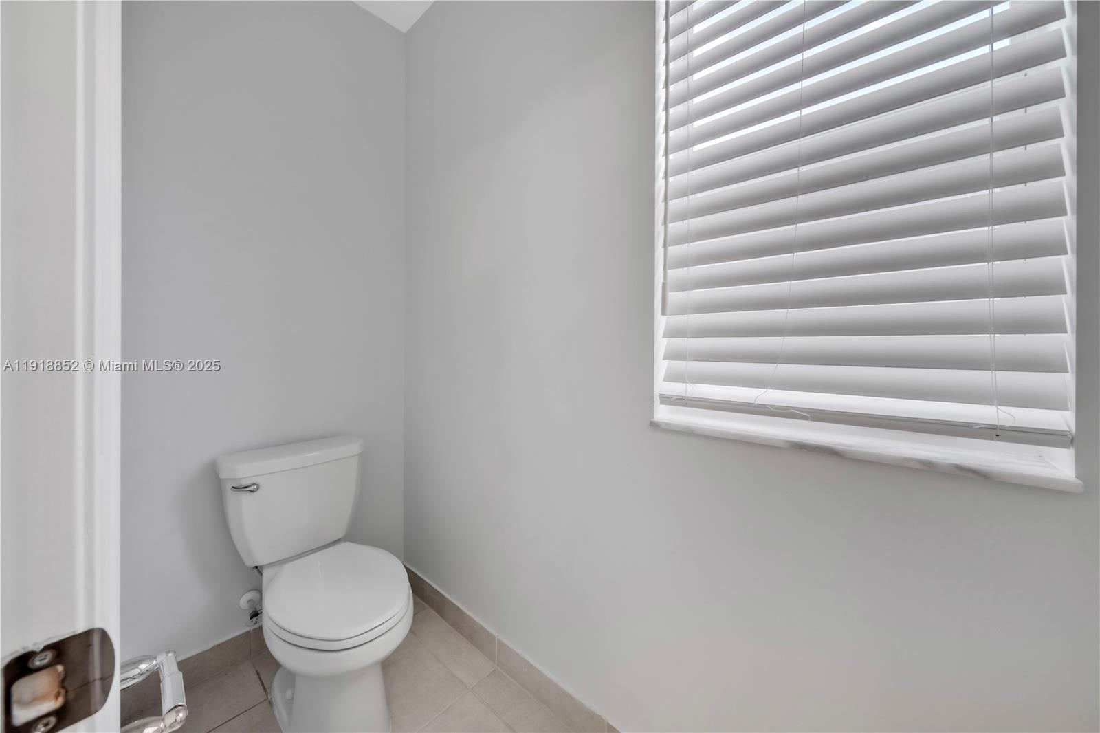 CRYSTAL LAKE 1ST SEC - Residential