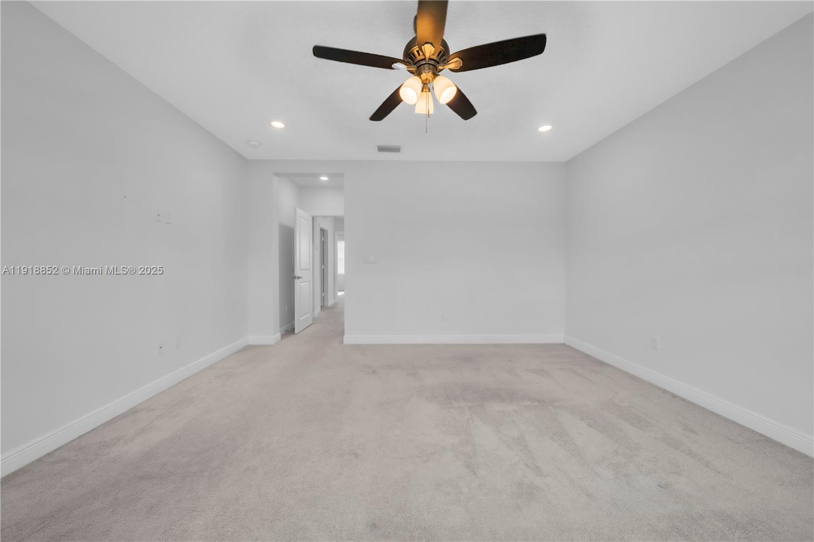 CRYSTAL LAKE 1ST SEC - Residential