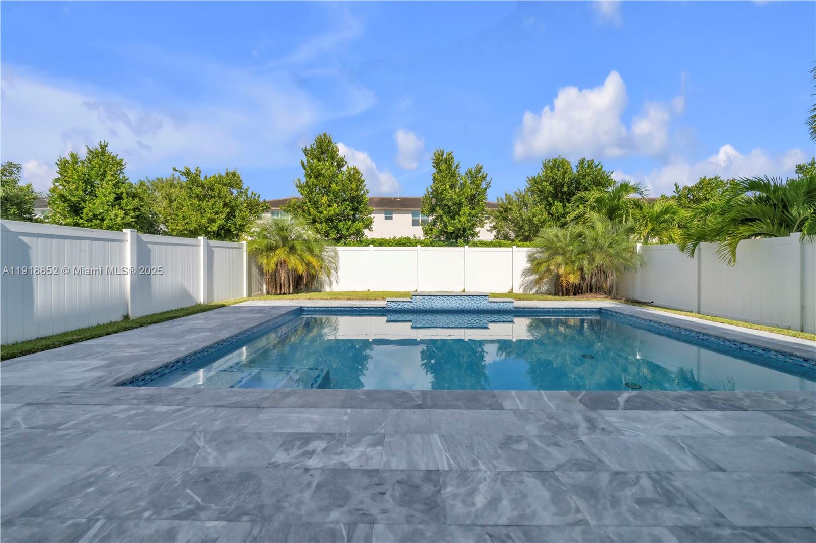 CRYSTAL LAKE 1ST SEC - Residential