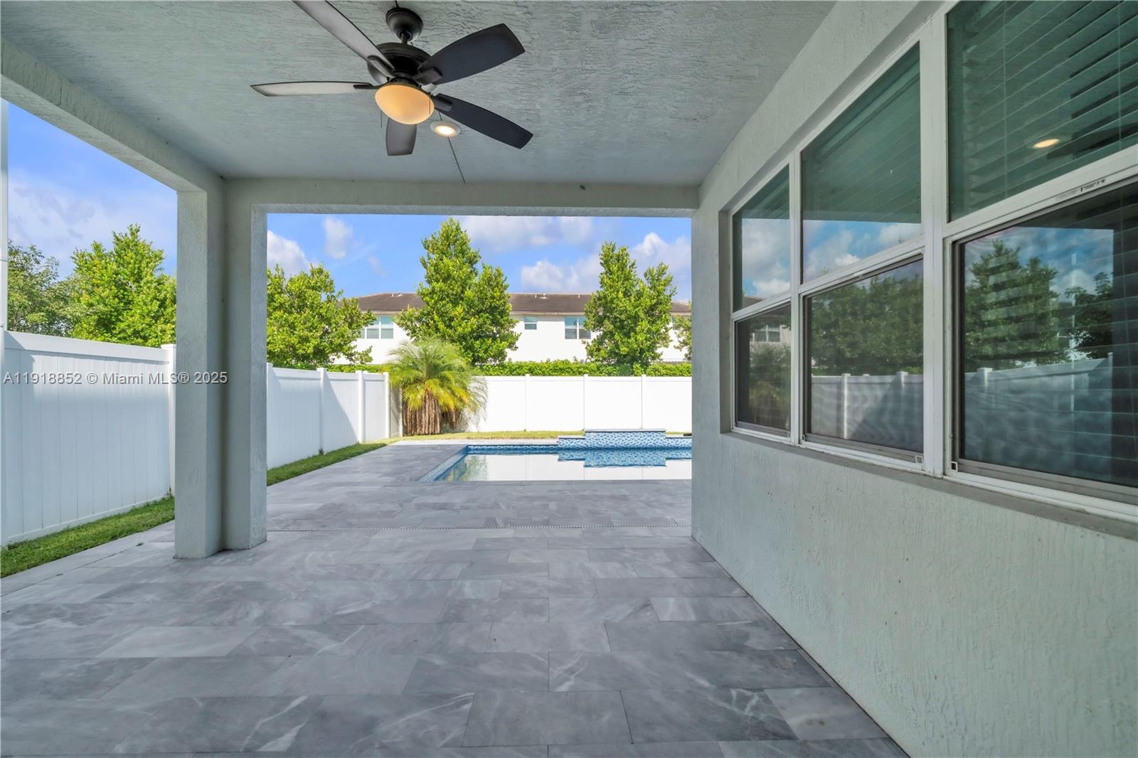 CRYSTAL LAKE 1ST SEC - Residential