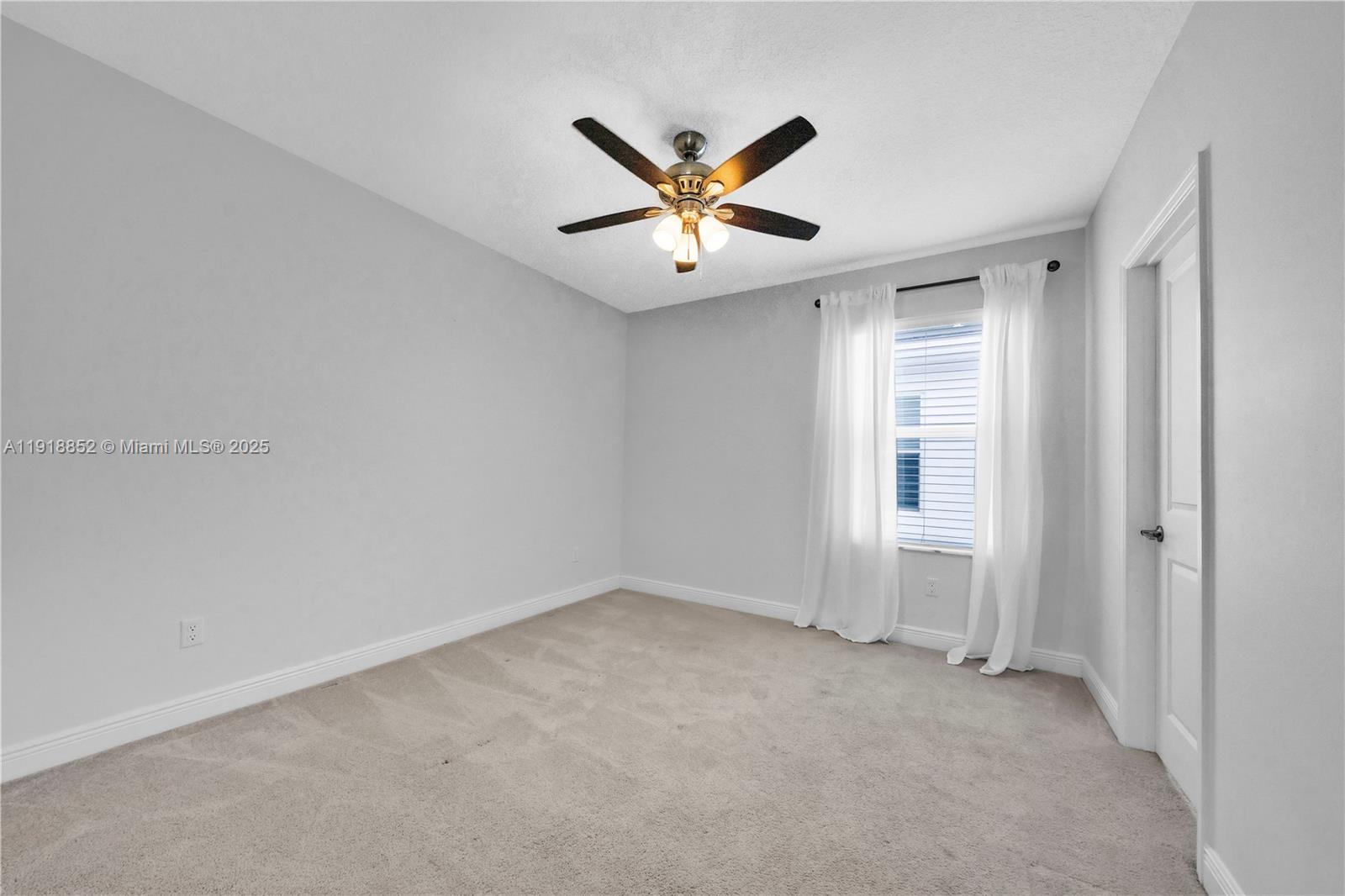 CRYSTAL LAKE 1ST SEC - Residential