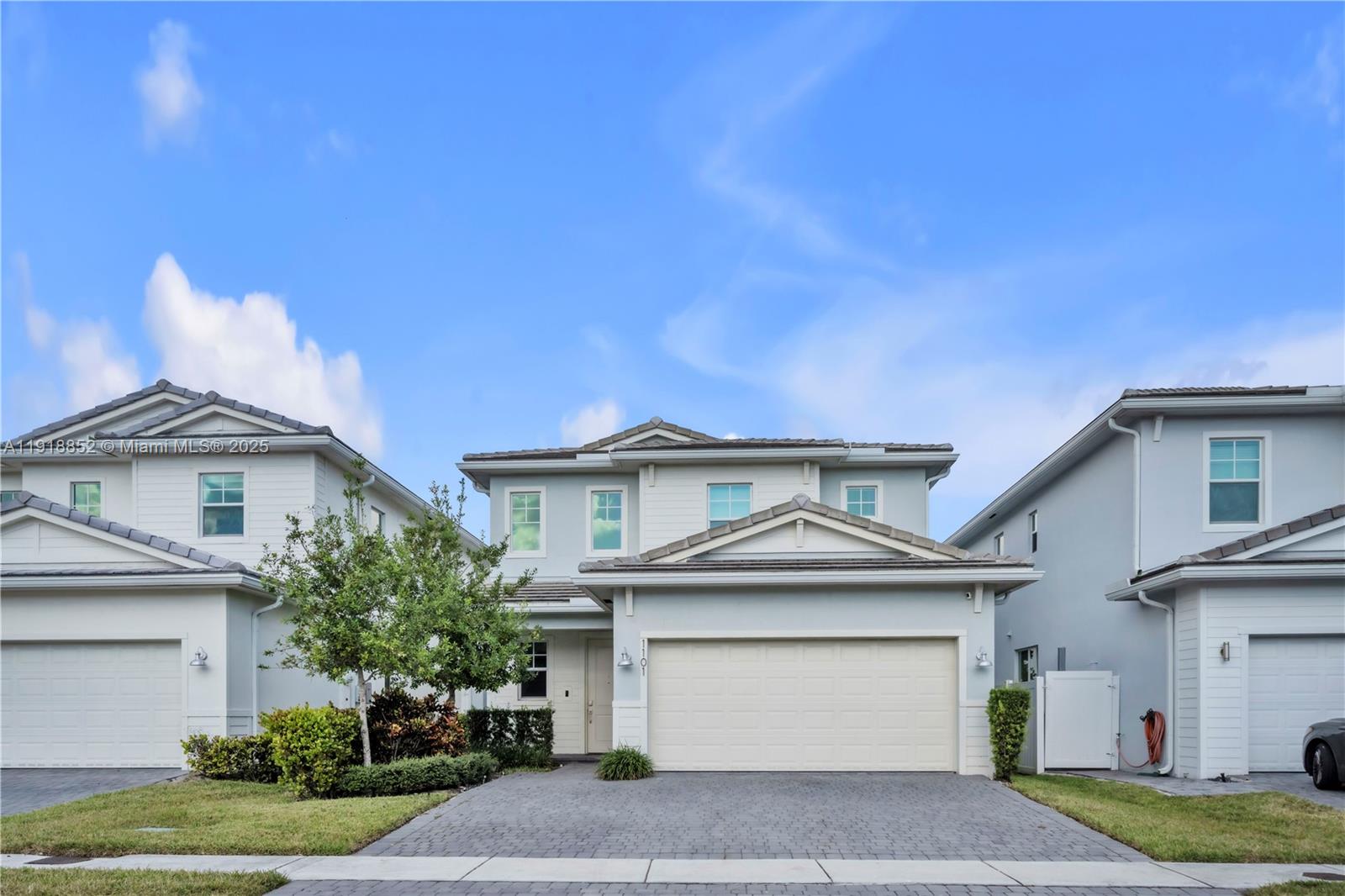 CRYSTAL LAKE 1ST SEC - Residential