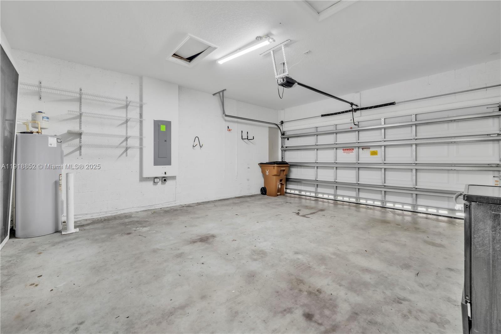 CRYSTAL LAKE 1ST SEC - Residential