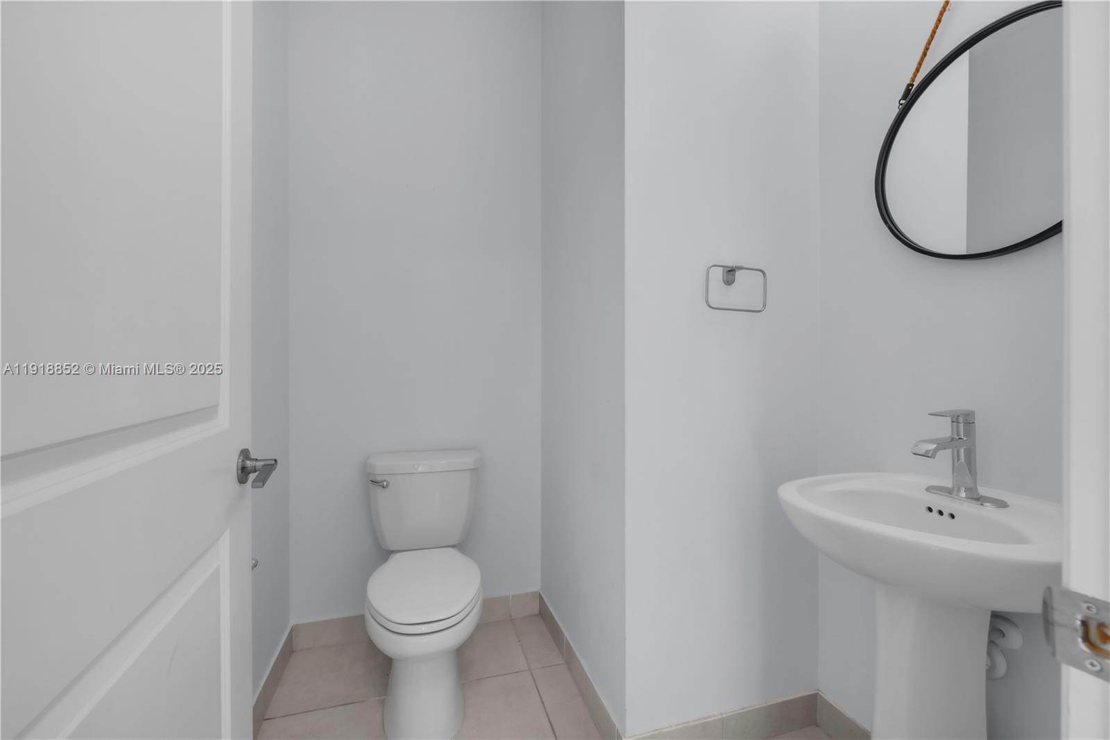 CRYSTAL LAKE 1ST SEC - Residential