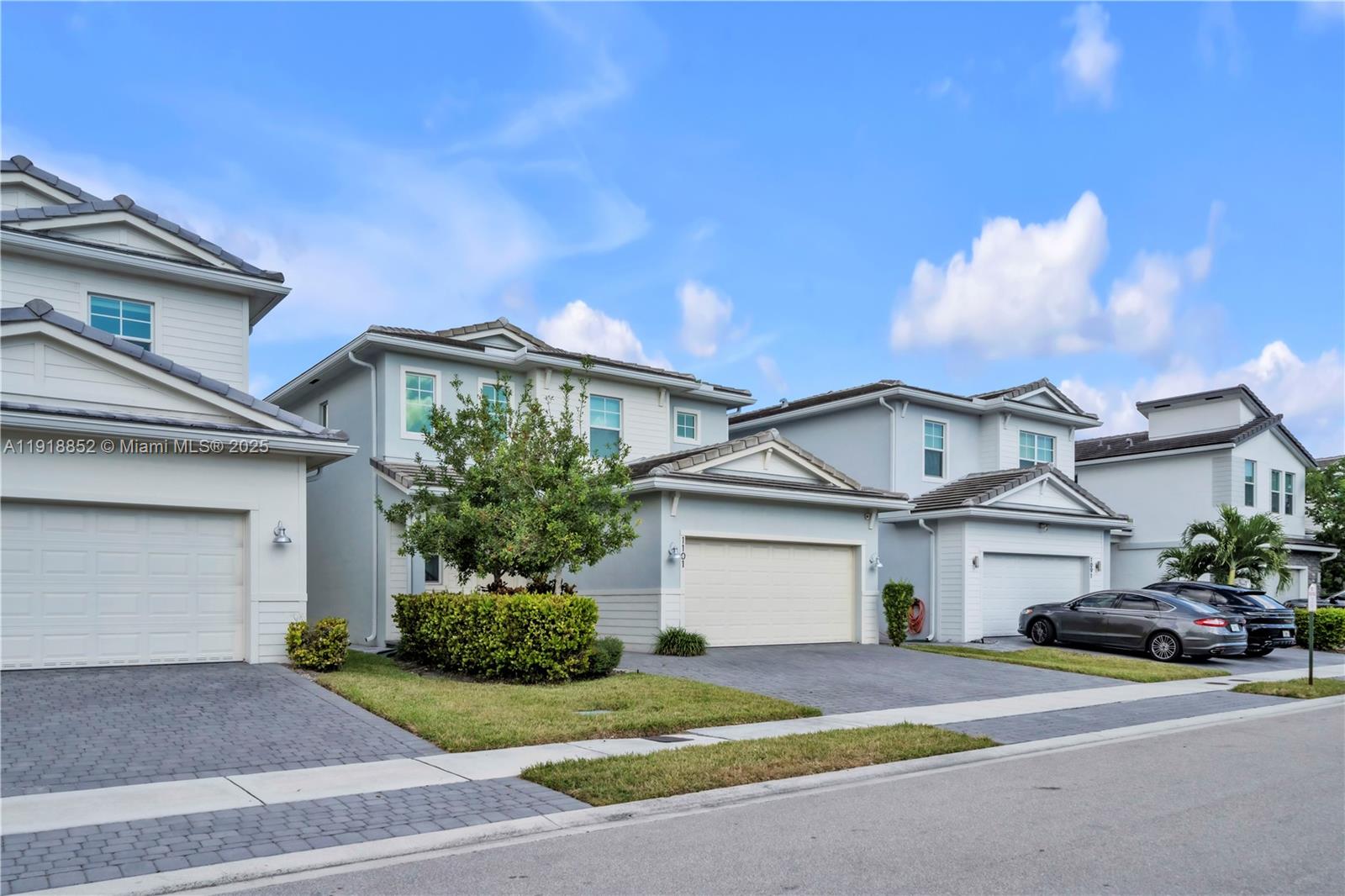 CRYSTAL LAKE 1ST SEC - Residential