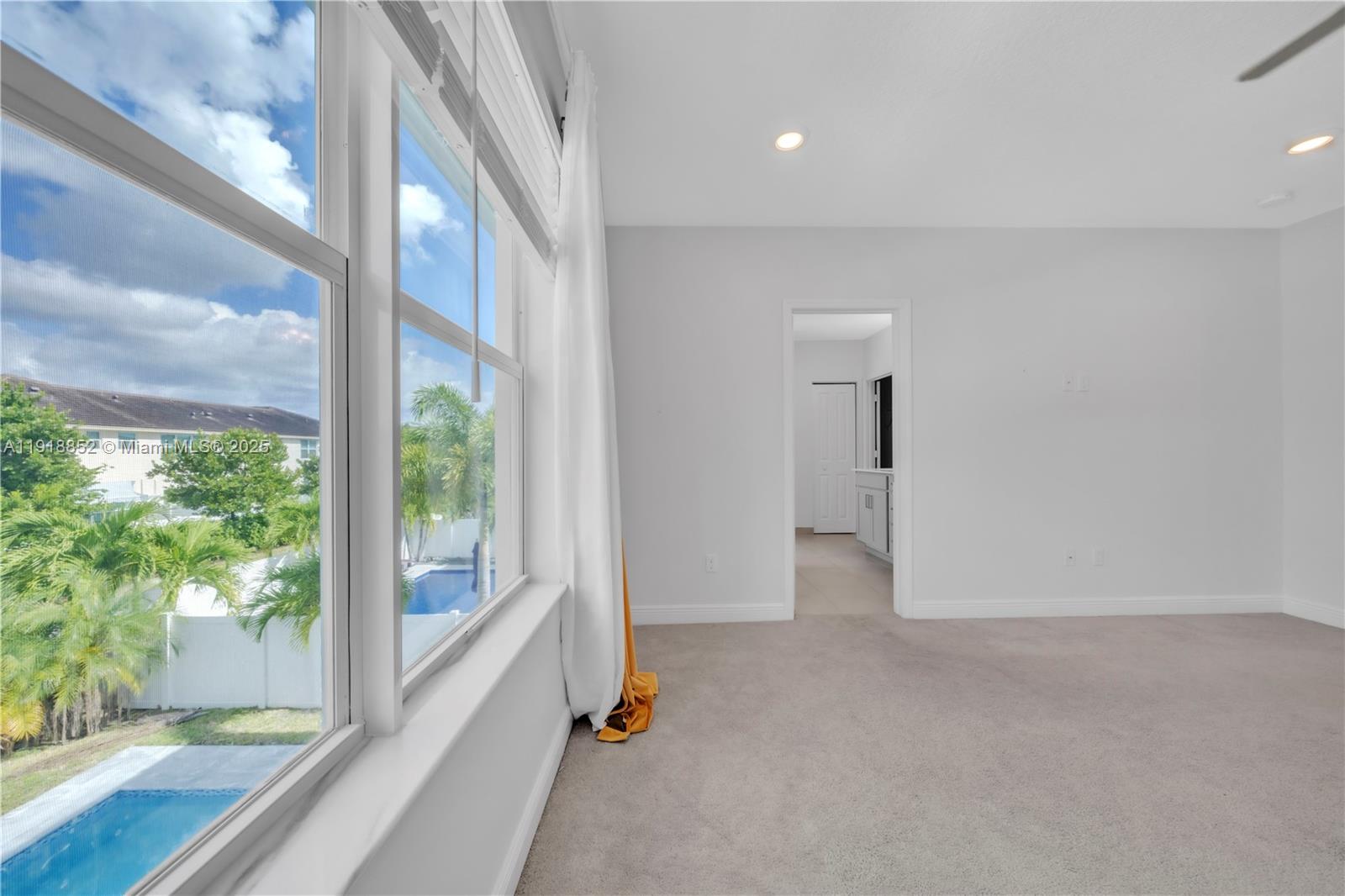 CRYSTAL LAKE 1ST SEC - Residential