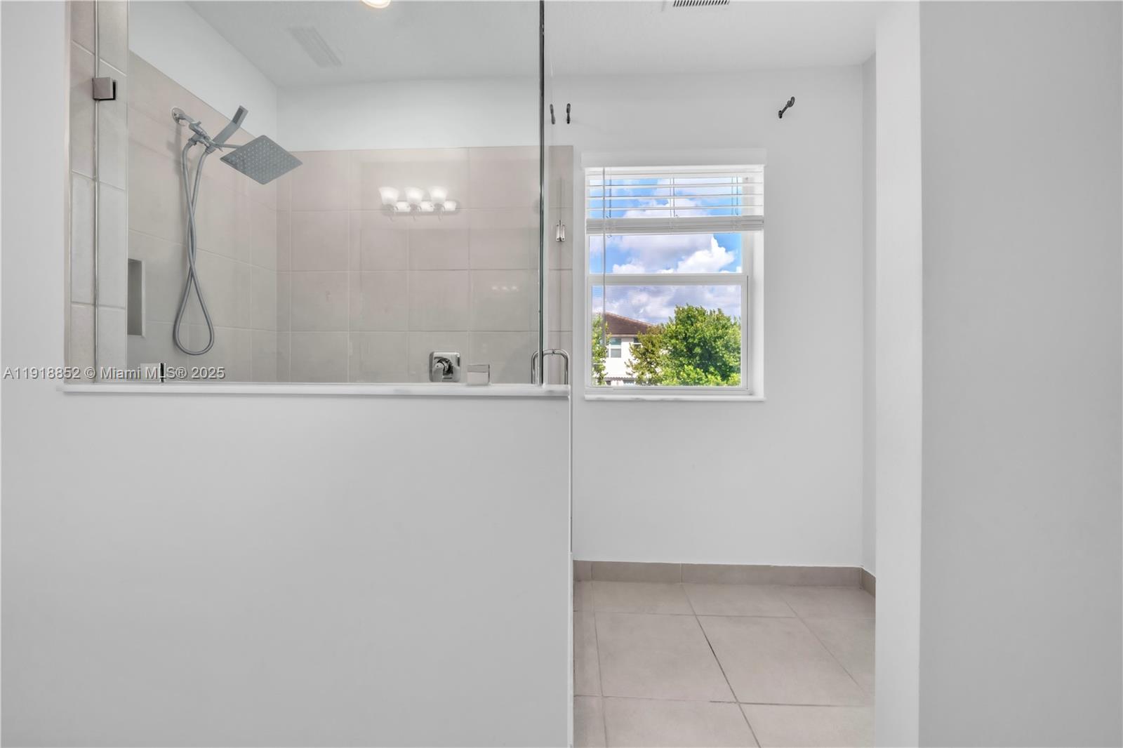 CRYSTAL LAKE 1ST SEC - Residential