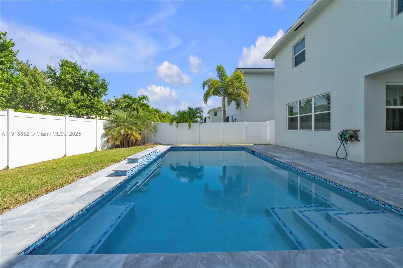 CRYSTAL LAKE 1ST SEC - Residential