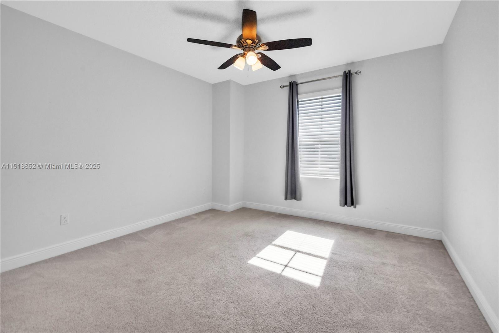 CRYSTAL LAKE 1ST SEC - Residential