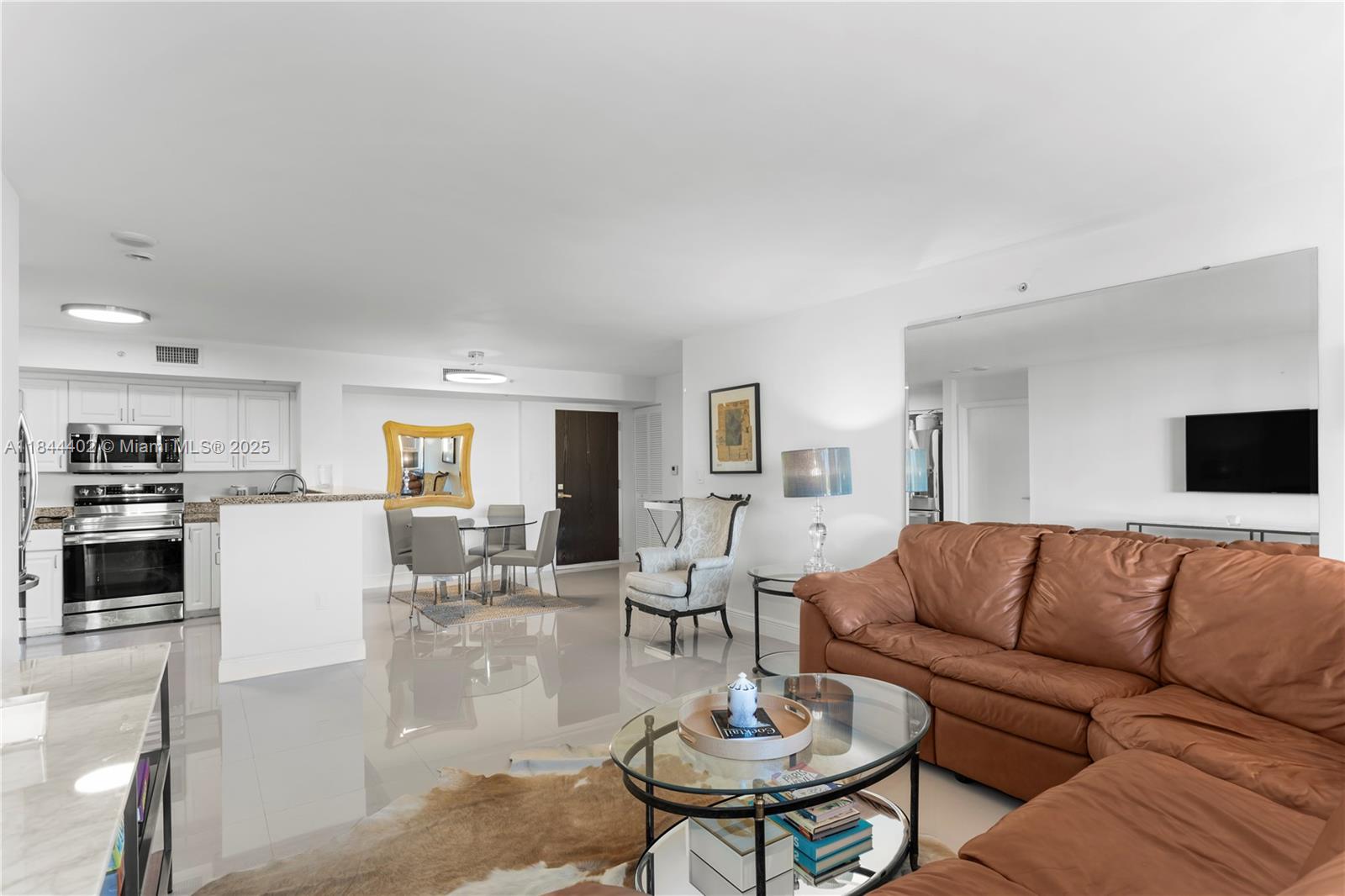 Amazing chance to live in a full-service luxury building in the sought-after South of Fifth!
Turnkey 2bd/2ba with appliances, fresh paint, good condition. Spacious split-bedroom layout with plenty of light and closet space.
Parking on the same floor — no elevator needed!
Resort-style amenities include bayfront pool, tennis courts, BBQ, gym, convenience store, valet, and concierge.
Steps from South Pointe Park, marina, top restaurants, shops, and the beach.
Available now for annual lease — don’t miss out!