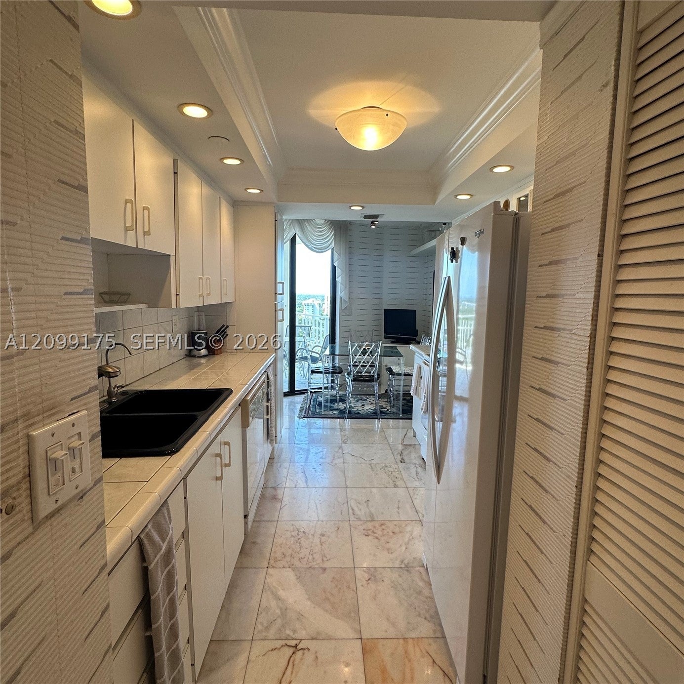 4000 Towerside Ter 2107, Miami, FL, 33138/$369,000 3 4000 Towerside Ter 2107