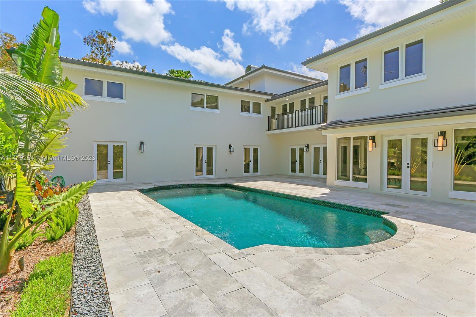 C GABLES COUNTRY CLUB SEC - Residential