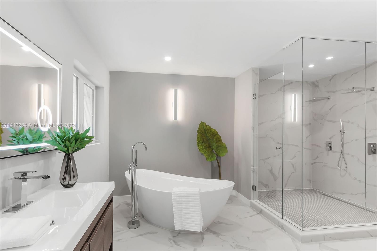 C GABLES COUNTRY CLUB SEC - Residential