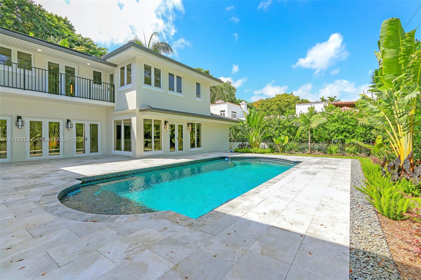 C GABLES COUNTRY CLUB SEC - Residential