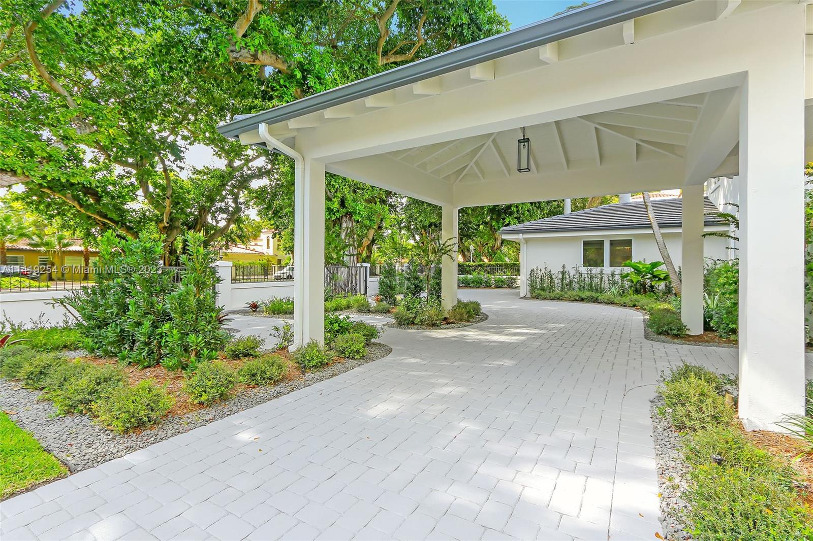 C GABLES COUNTRY CLUB SEC - Residential