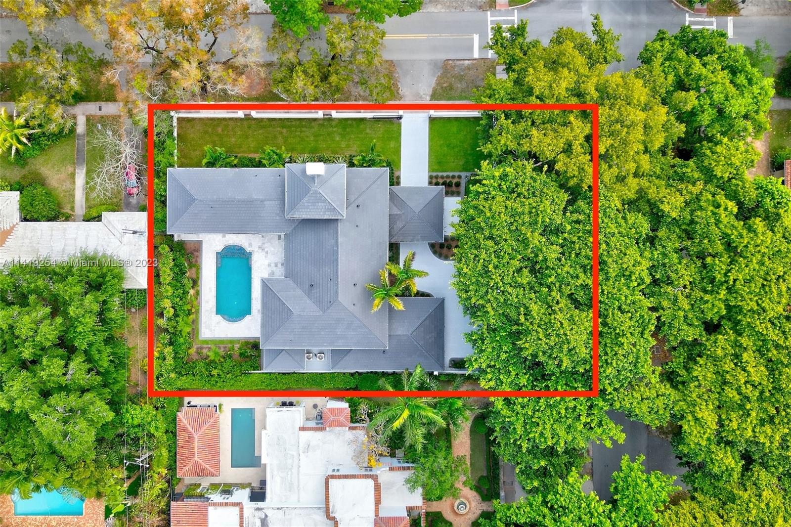 C GABLES COUNTRY CLUB SEC - Residential