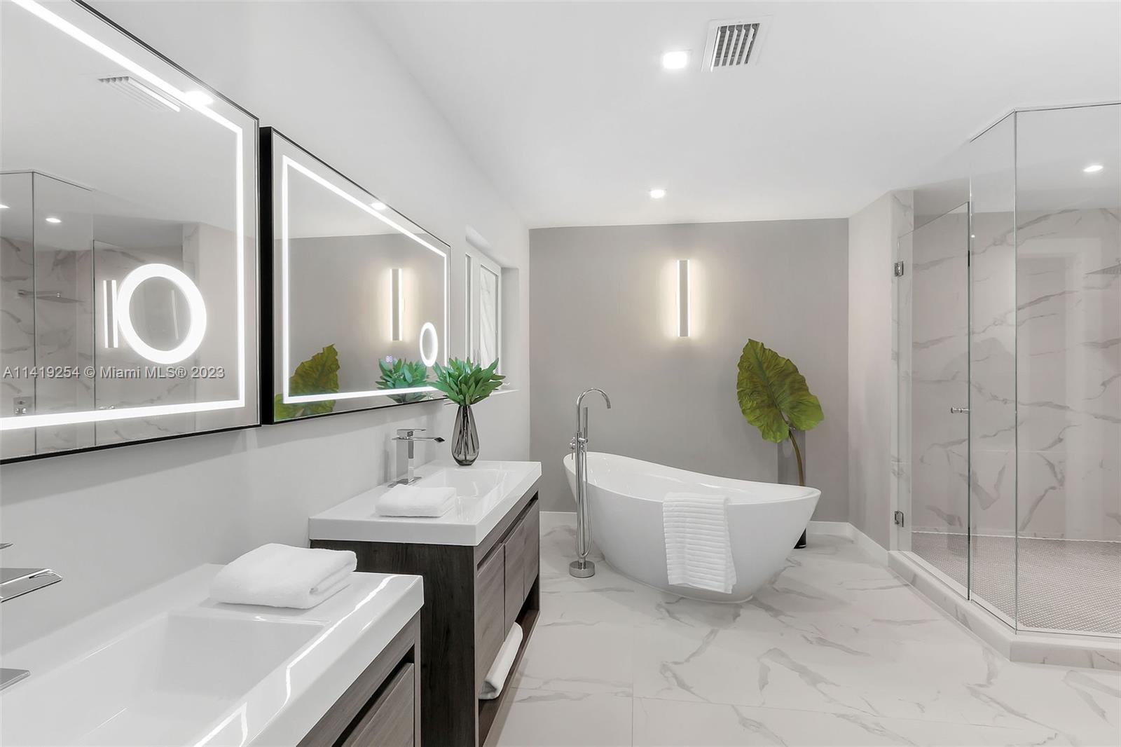 C GABLES COUNTRY CLUB SEC - Residential