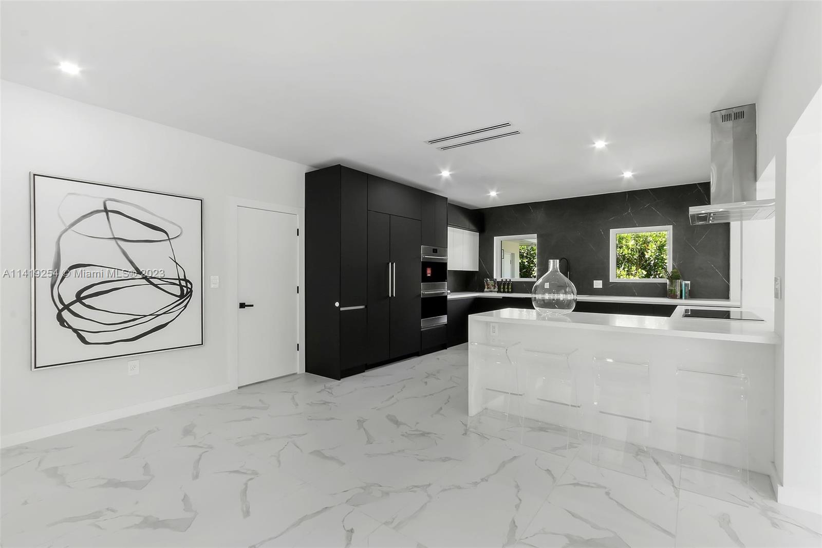 C GABLES COUNTRY CLUB SEC - Residential