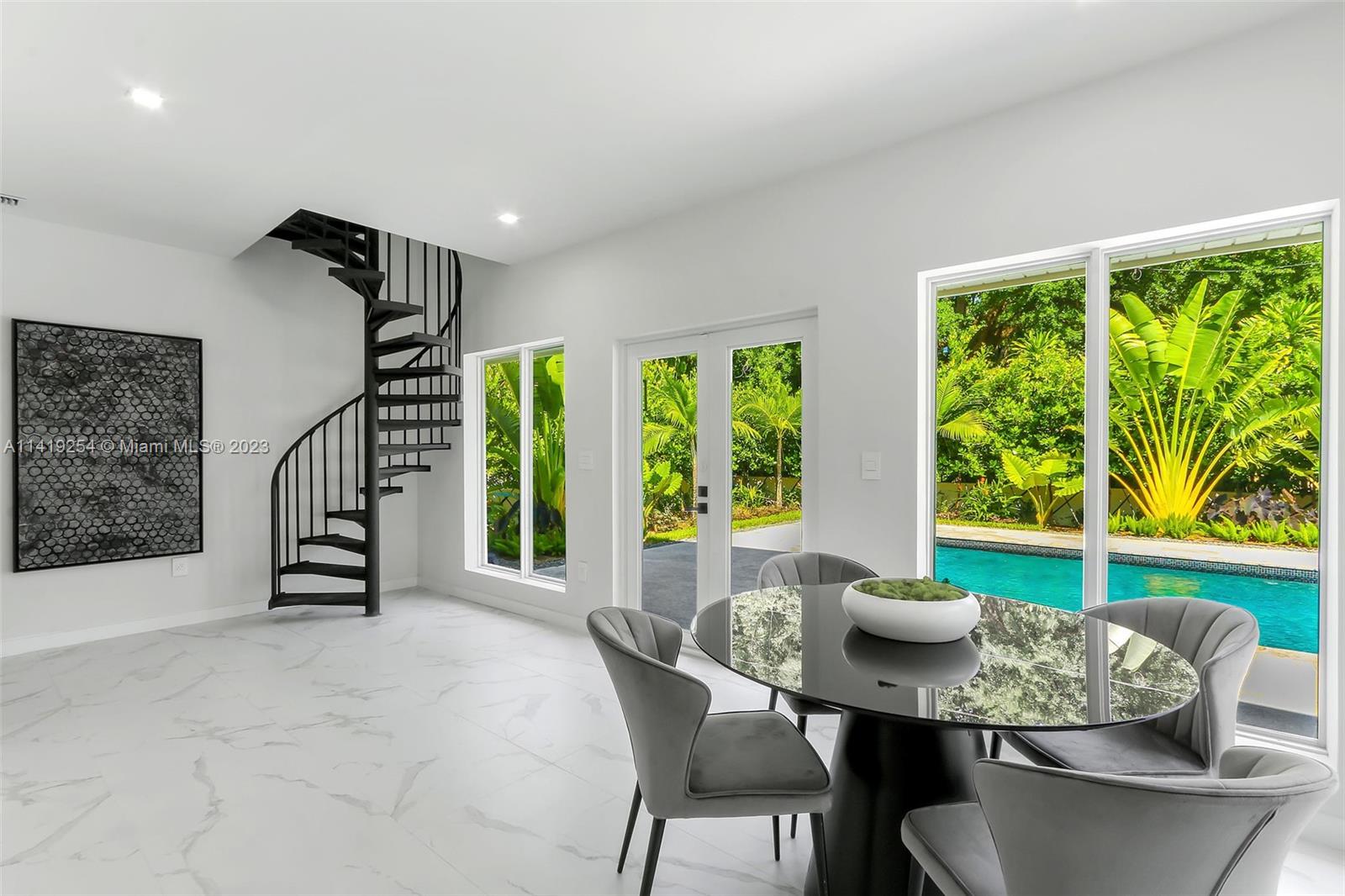 C GABLES COUNTRY CLUB SEC - Residential