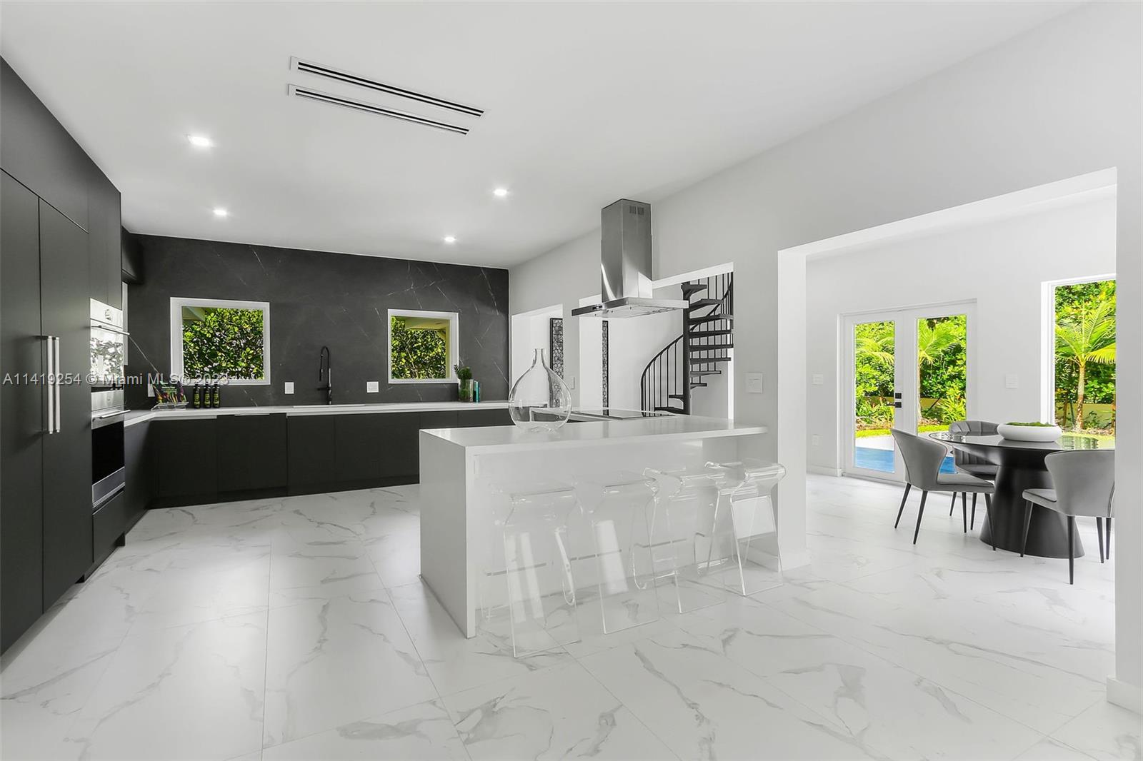 C GABLES COUNTRY CLUB SEC - Residential