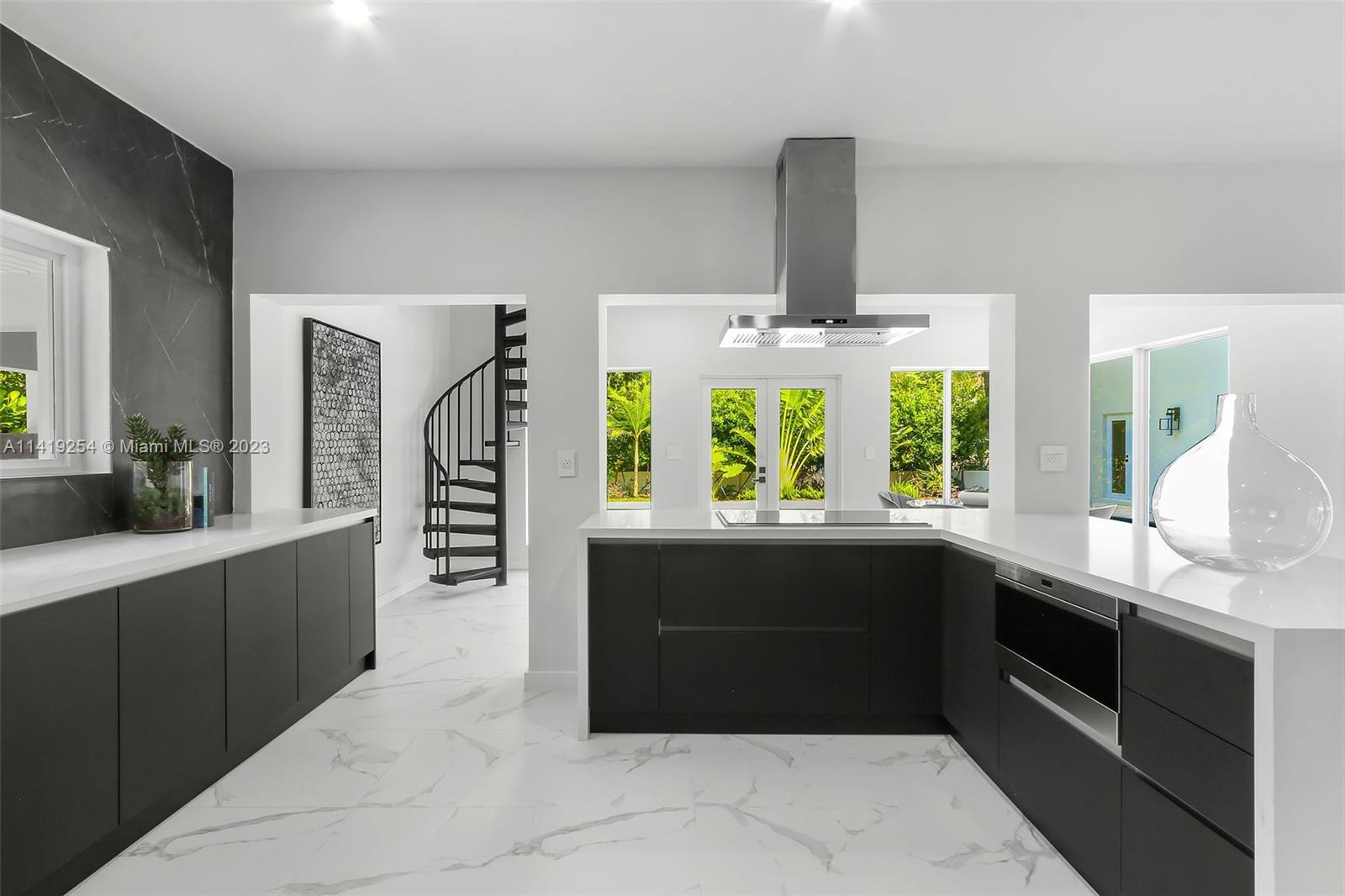 C GABLES COUNTRY CLUB SEC - Residential