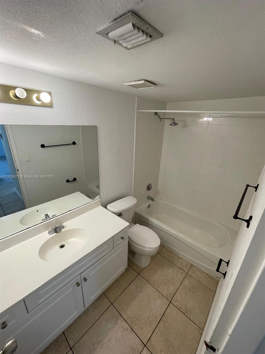 DORAL GARDENS II CONDO - Residential Lease