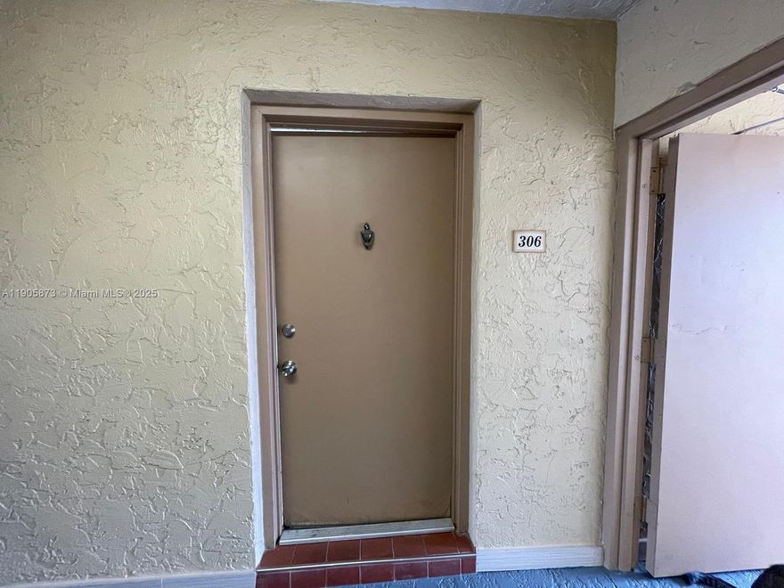 Great location, close to Downtown Doral and City Place. Bright and spacious 2 Bed 2 bath Unit, kitchen with stainless steel appliances and granite counter top, ceramic tile throughout of the unit.Laundry Facilities.
Assigned parking space + guest parking.
This very nice kept community, offers a Clubhouse, 2 swimming pools, 2 tennis courts, gym and a children's playground.