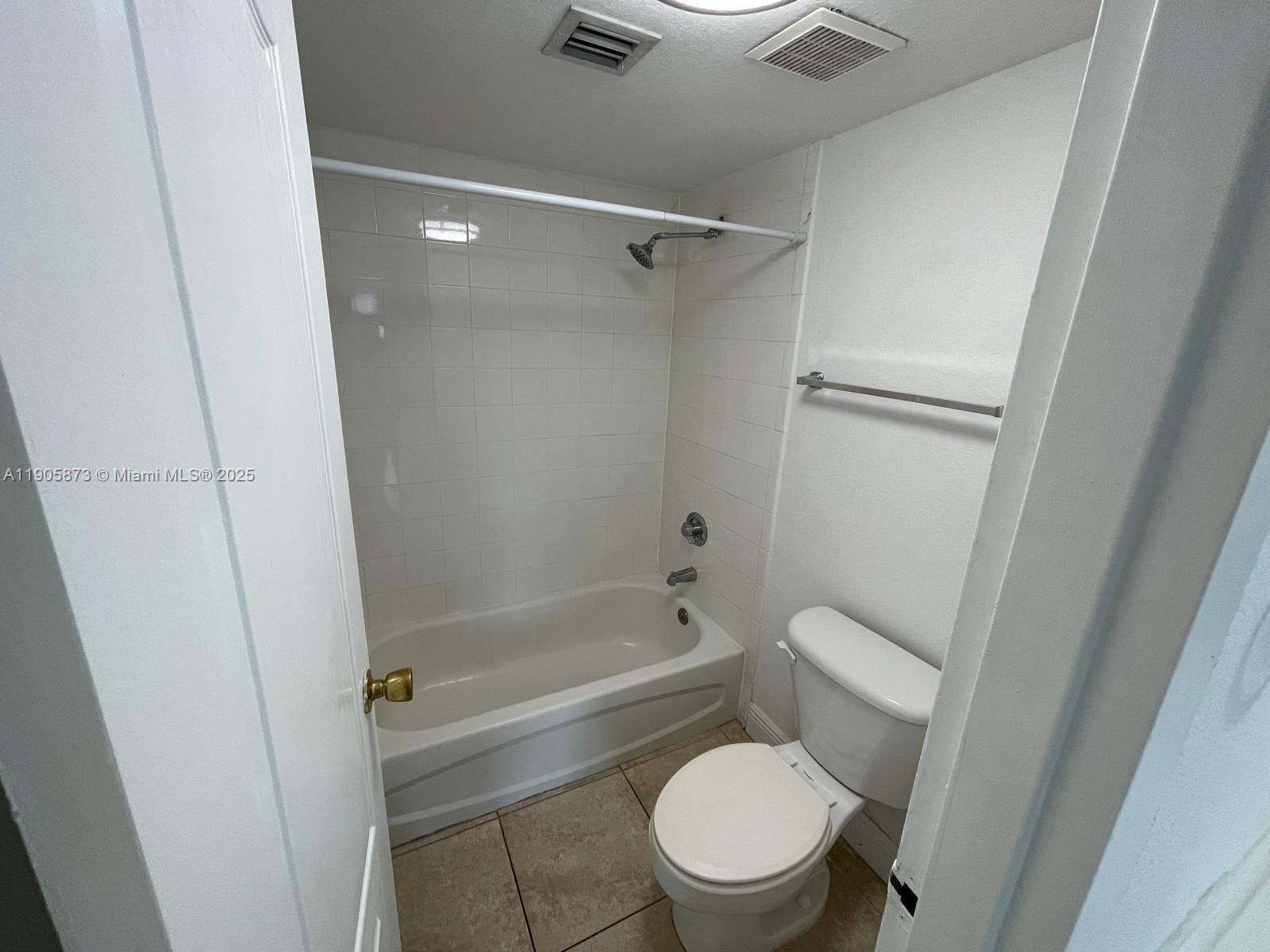 DORAL GARDENS II CONDO - Residential Lease