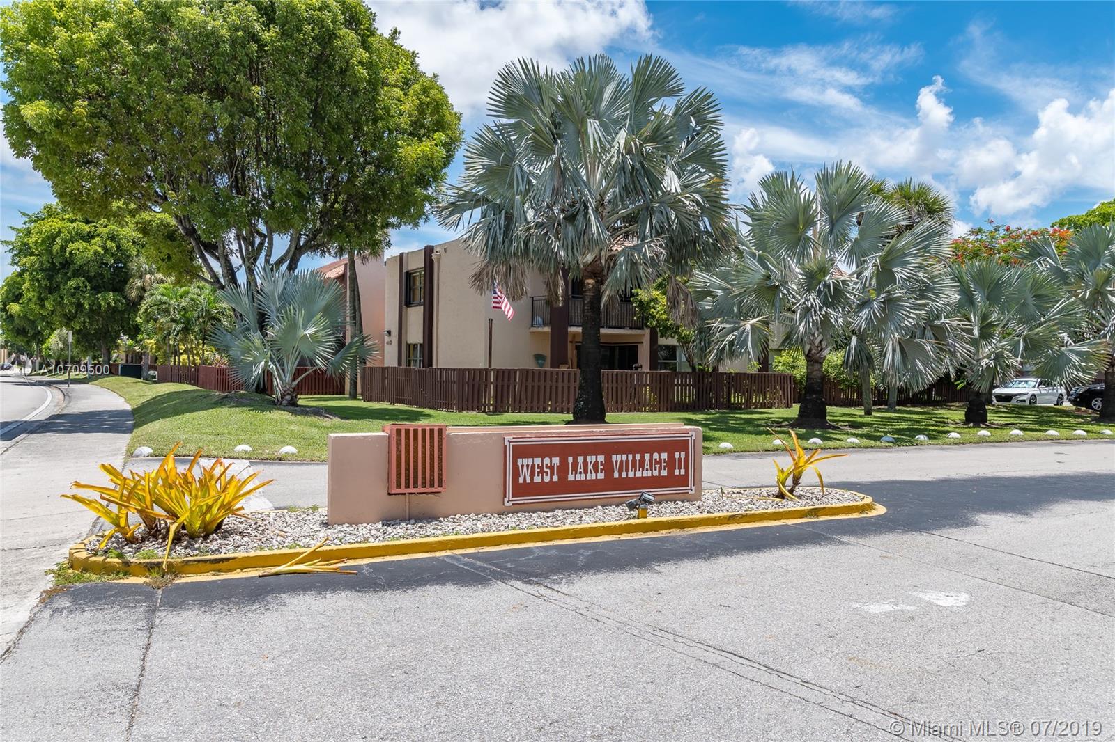 WEST LAKE VILLAGE II COND - Residential