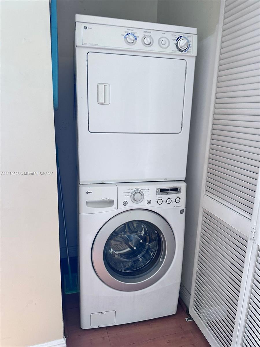 VILLAGE AT SAILBOAT BEND - Residential Lease