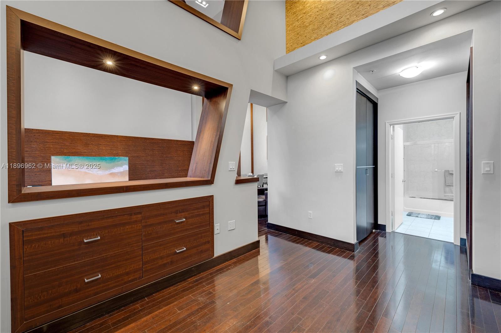 VENTURE AT AVENTURA WEST - Residential