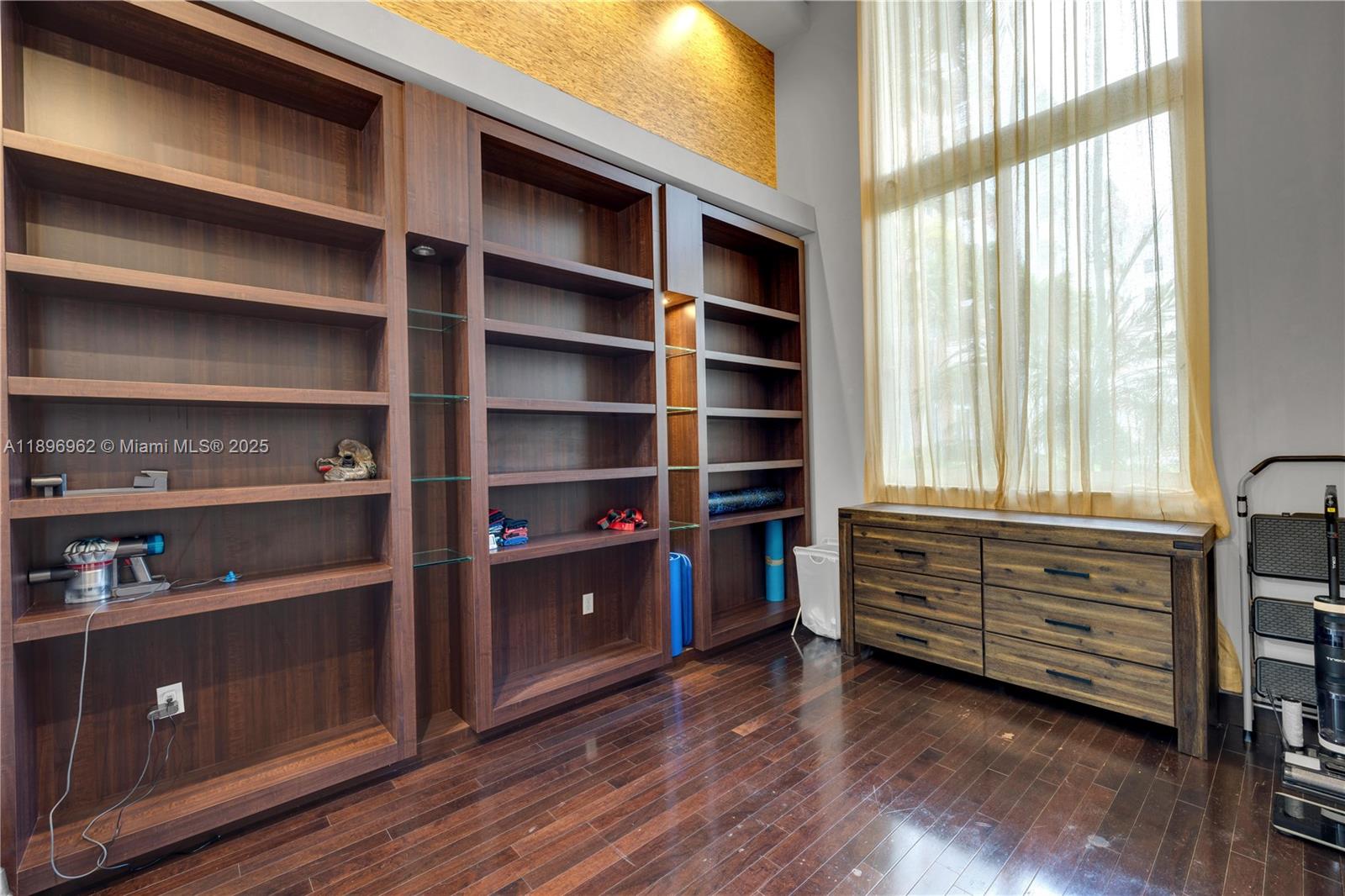 VENTURE AT AVENTURA WEST - Residential