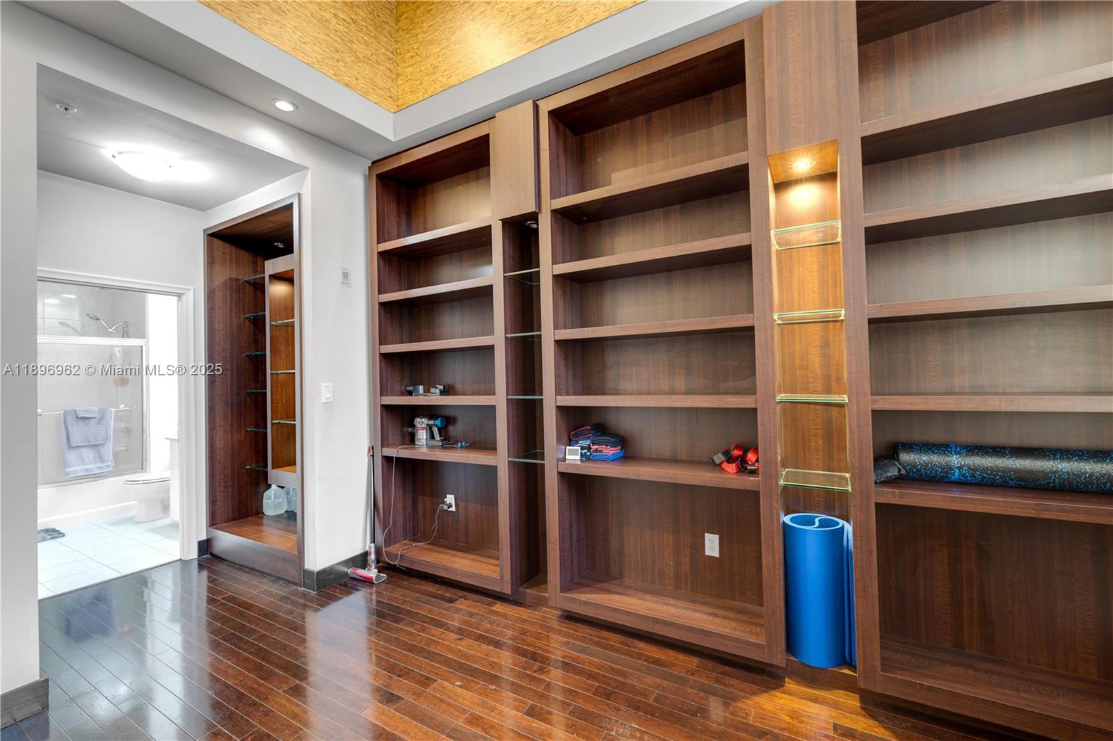 VENTURE AT AVENTURA WEST - Residential