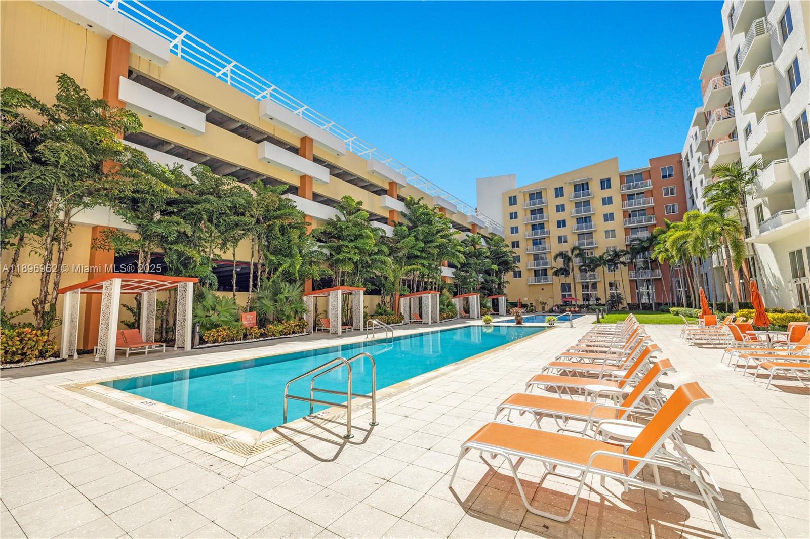 VENTURE AT AVENTURA WEST - Residential