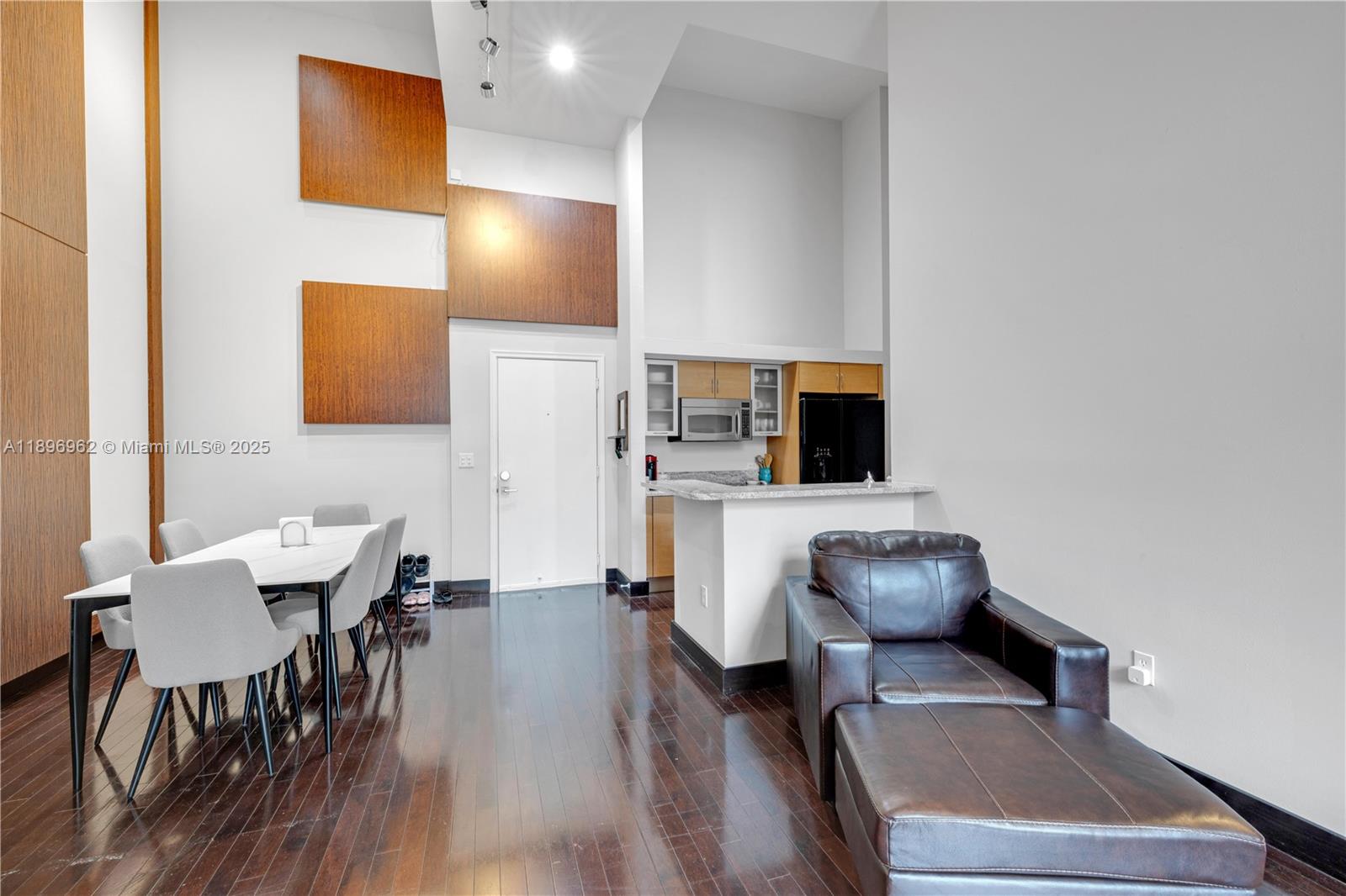 VENTURE AT AVENTURA WEST - Residential