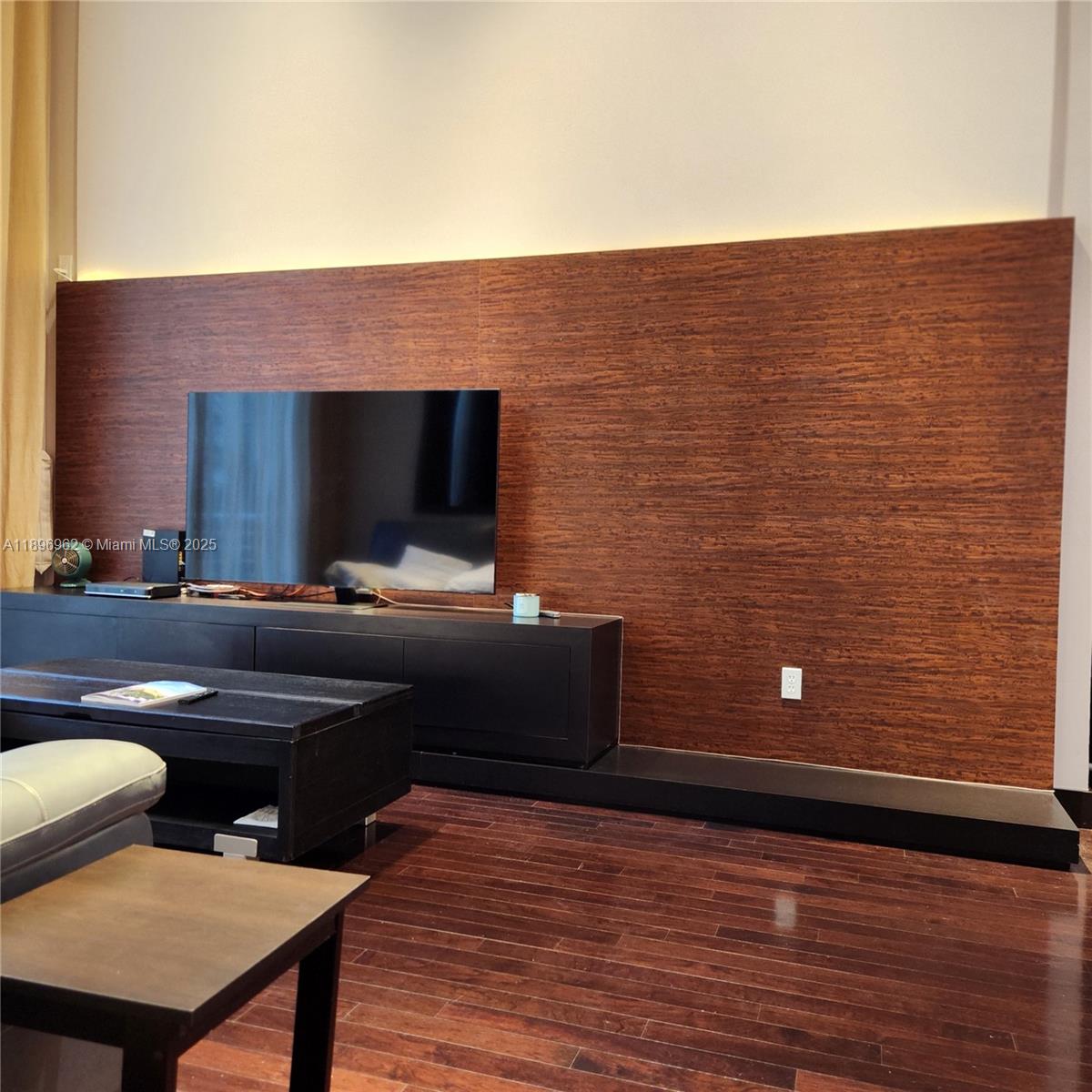 VENTURE AT AVENTURA WEST - Residential