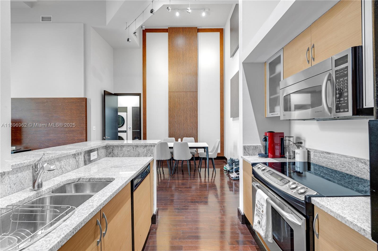 VENTURE AT AVENTURA WEST - Residential